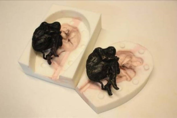 <h4>A two-part casting mold</h4>